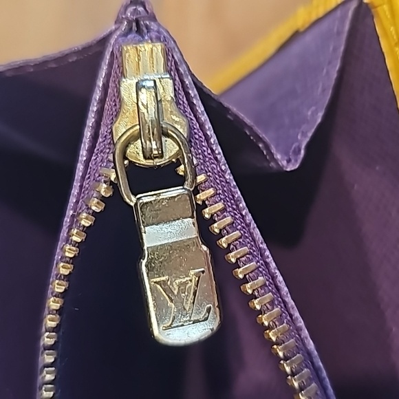 Louis Vuitton Epi Long wallet with crossbody chain - Picture 5 of 11